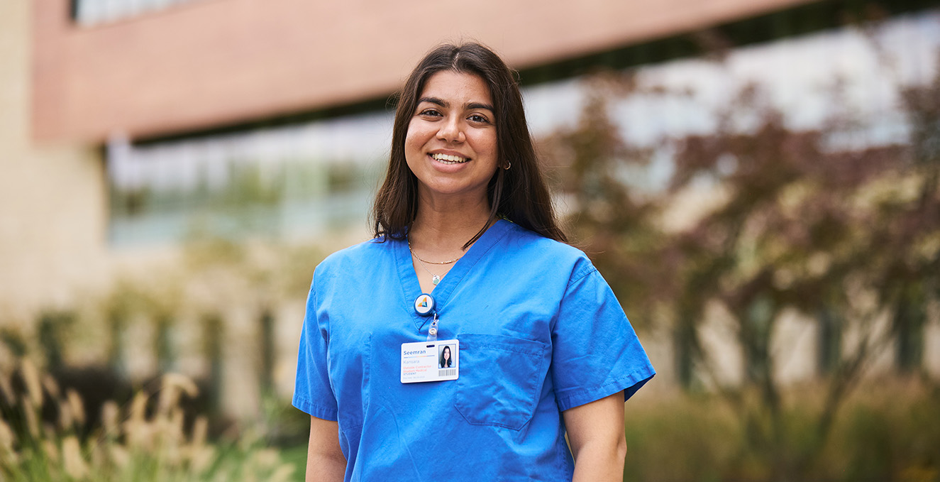 Rowan-Virtua SOM student smiles at the camera while standing outside Virtua Voorhees hospital
